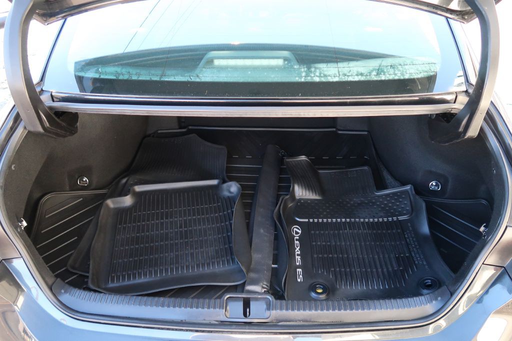 2022 Lexus ES Image 12