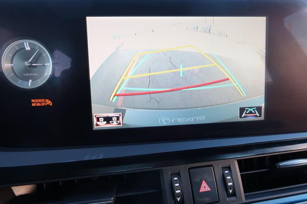 2022 Lexus ES Image 16