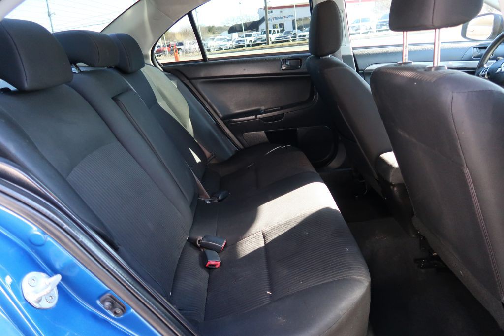 2015 Mitsubishi Lancer Image 8