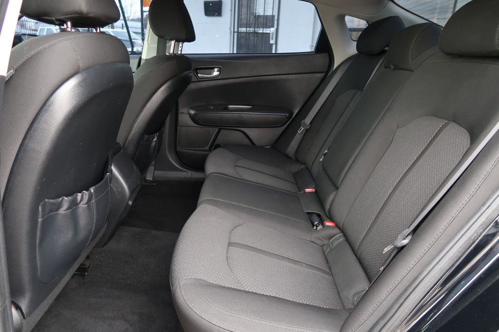 2017 Kia Optima Image 7