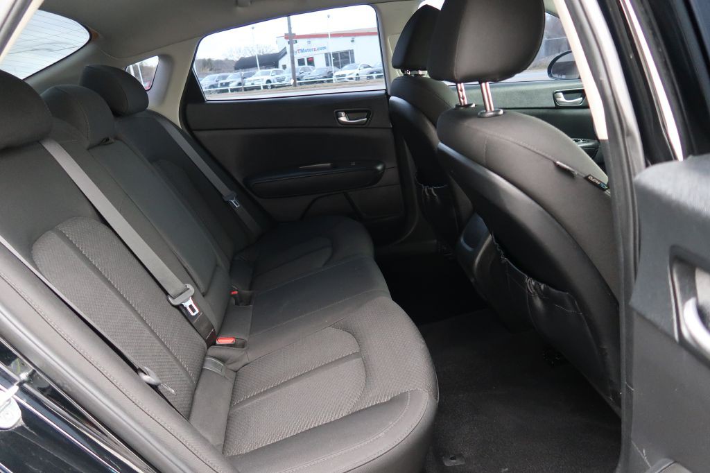 2017 Kia Optima Image 8