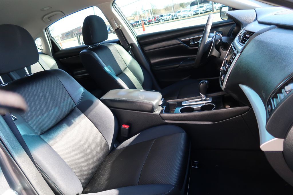 2017 Nissan Altima Image 9
