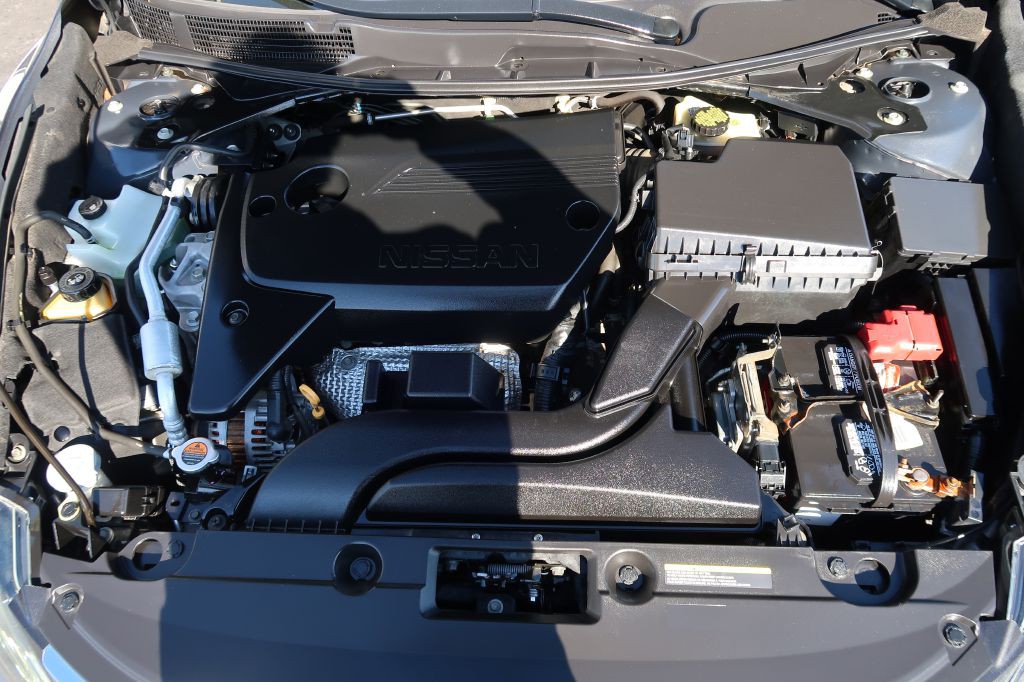 2017 Nissan Altima Image 12