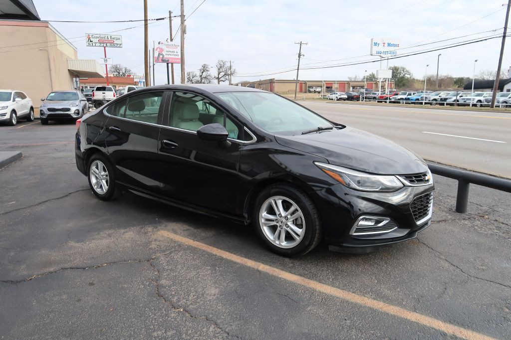 2017 Chevrolet Cruze Image 2