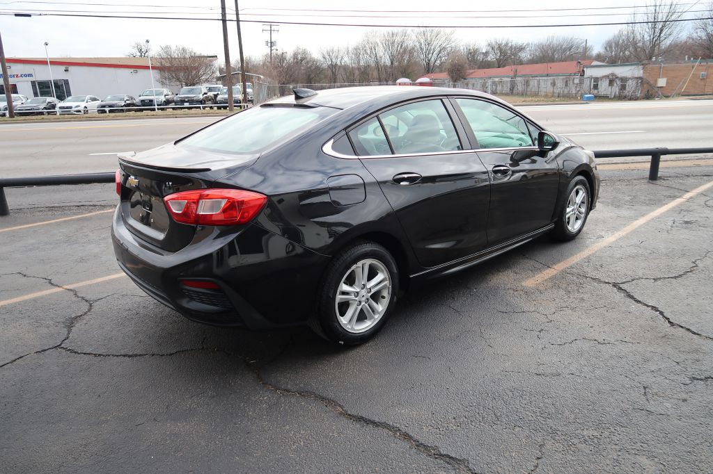 2017 Chevrolet Cruze Image 3