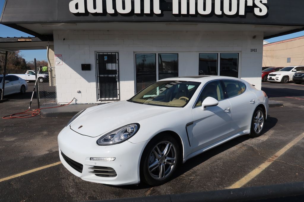 2016 Porsche Panamera Image 1