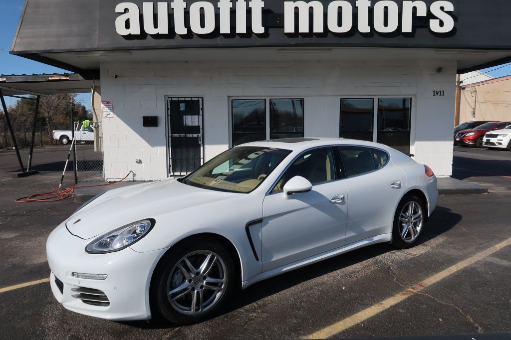 2016 Porsche Panamera Image 2