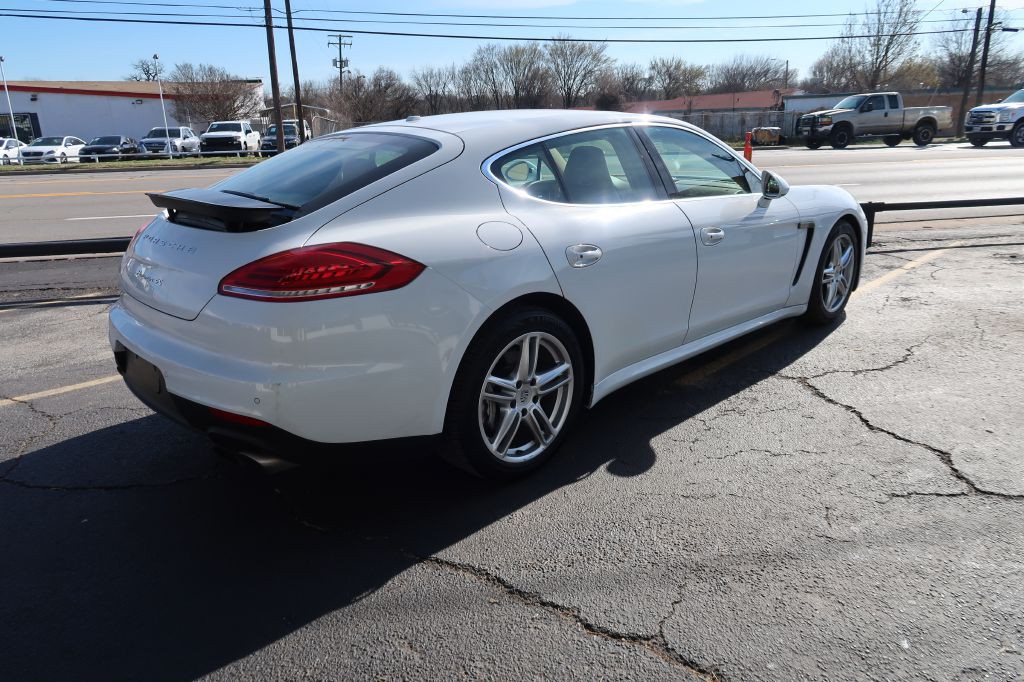 2016 Porsche Panamera Image 4