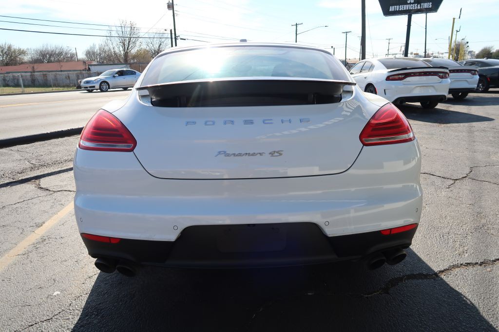 2016 Porsche Panamera Image 6