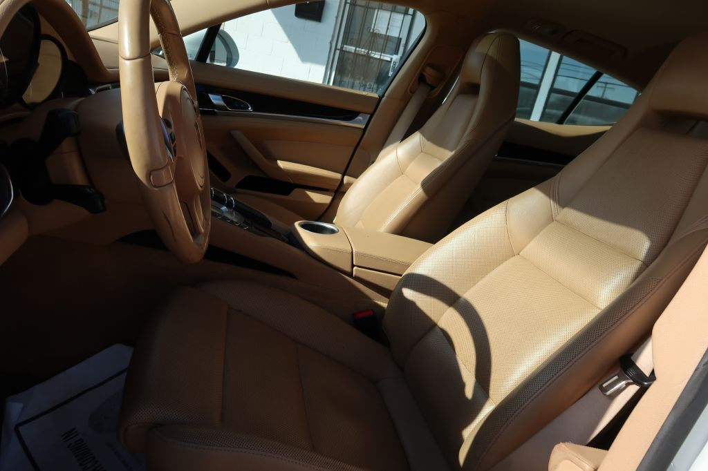 2016 Porsche Panamera Image 7