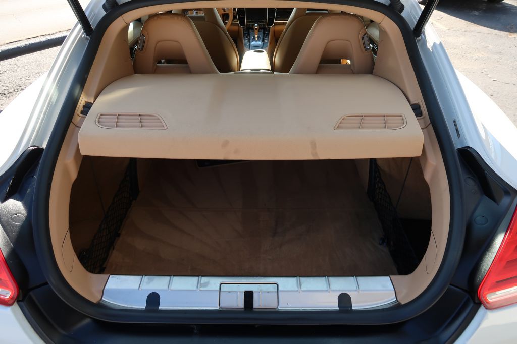 2016 Porsche Panamera Image 13