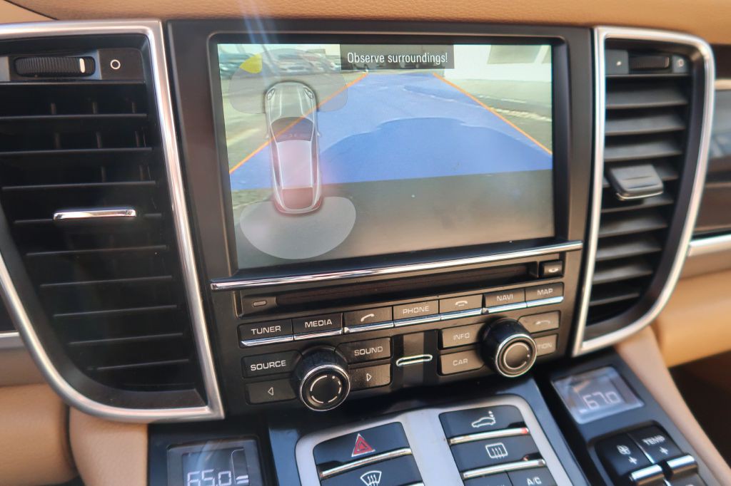 2016 Porsche Panamera Image 19