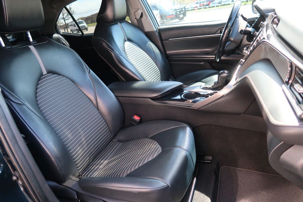 2020 Toyota Camry Image 10