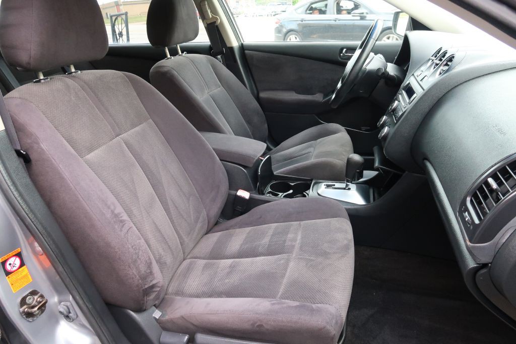 2009 Nissan Altima Image 9