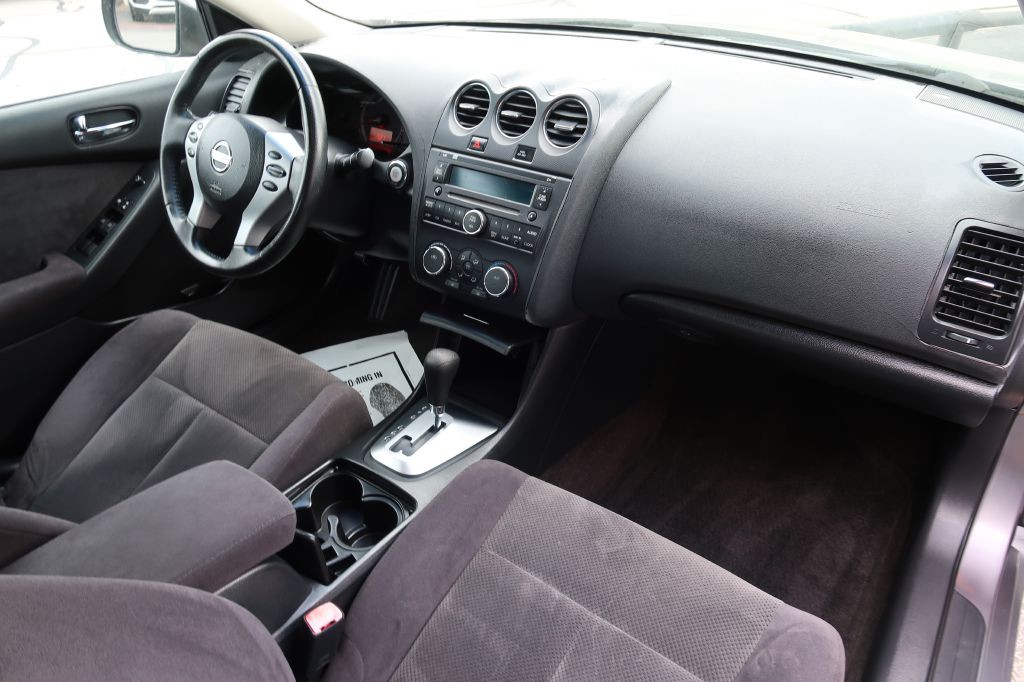 2009 Nissan Altima Image 10