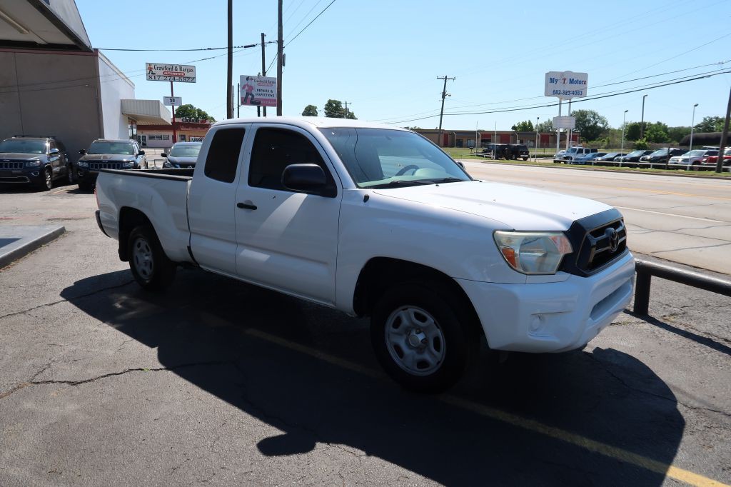 2015 Toyota Tacoma Image 2