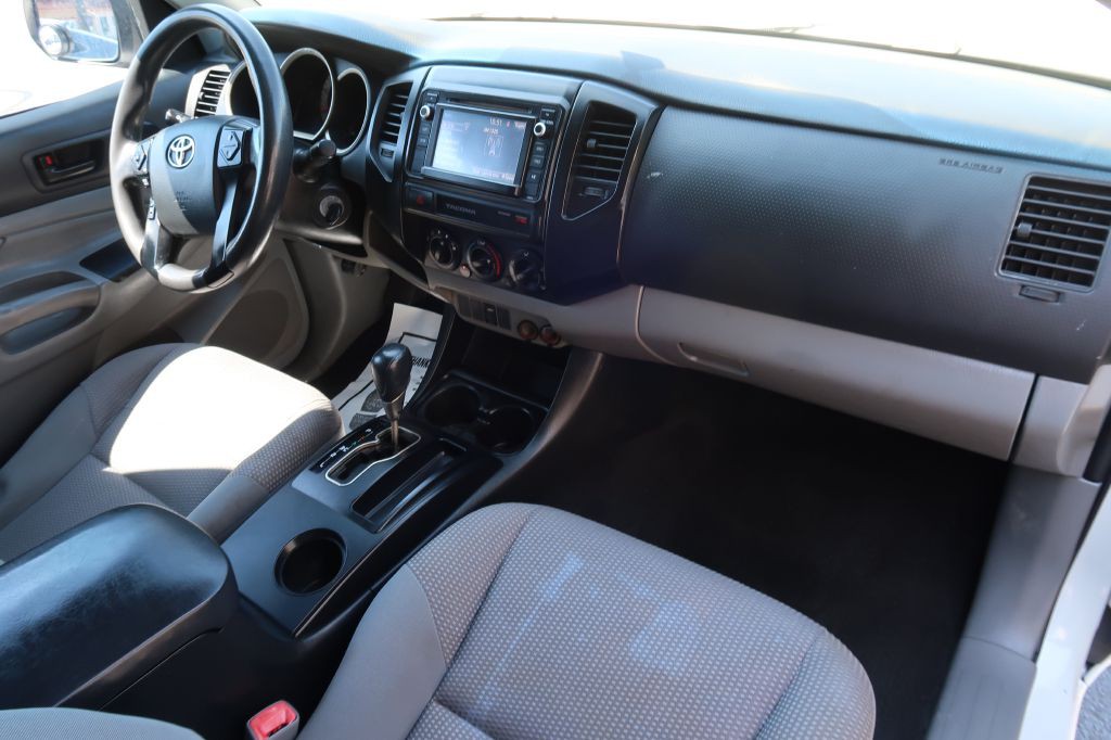 2015 Toyota Tacoma Image 8