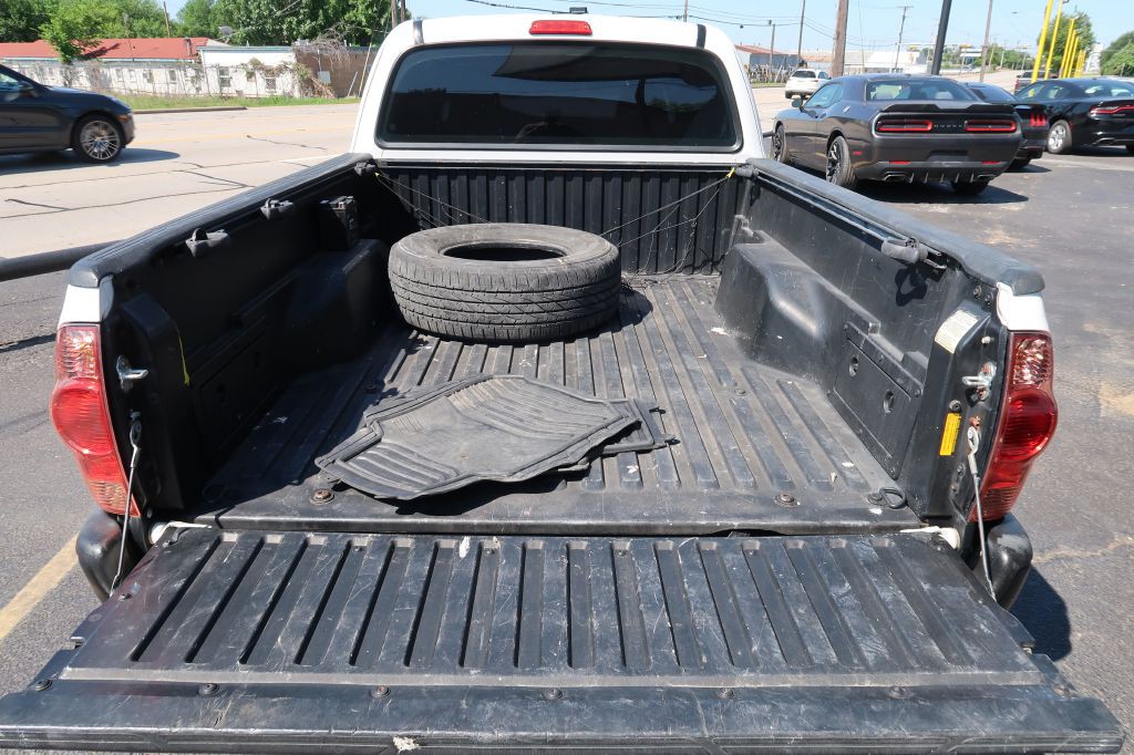 2015 Toyota Tacoma Image 10