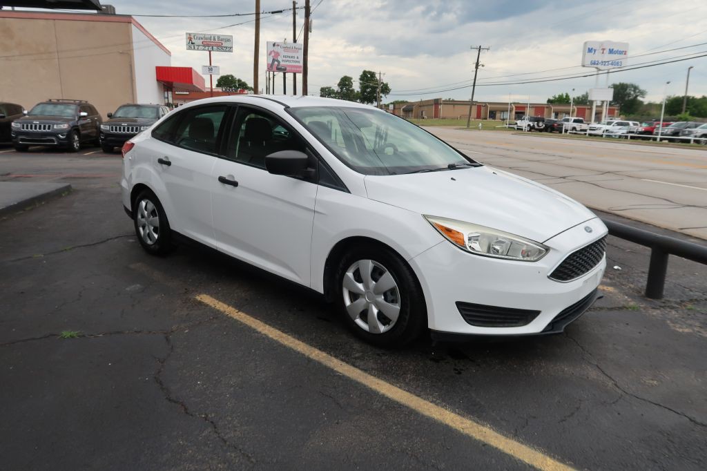 2016 Ford Focus Image 2
