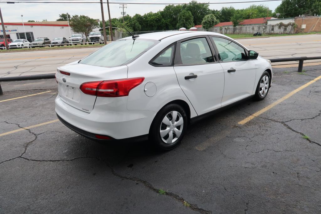 2016 Ford Focus Image 4