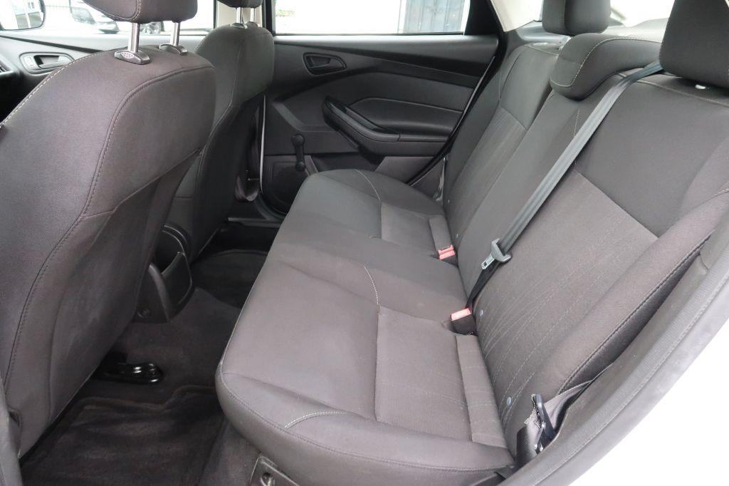 2016 Ford Focus Image 7