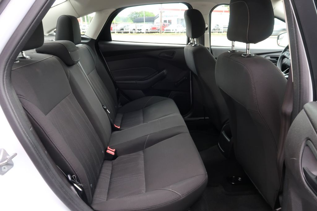 2016 Ford Focus Image 8