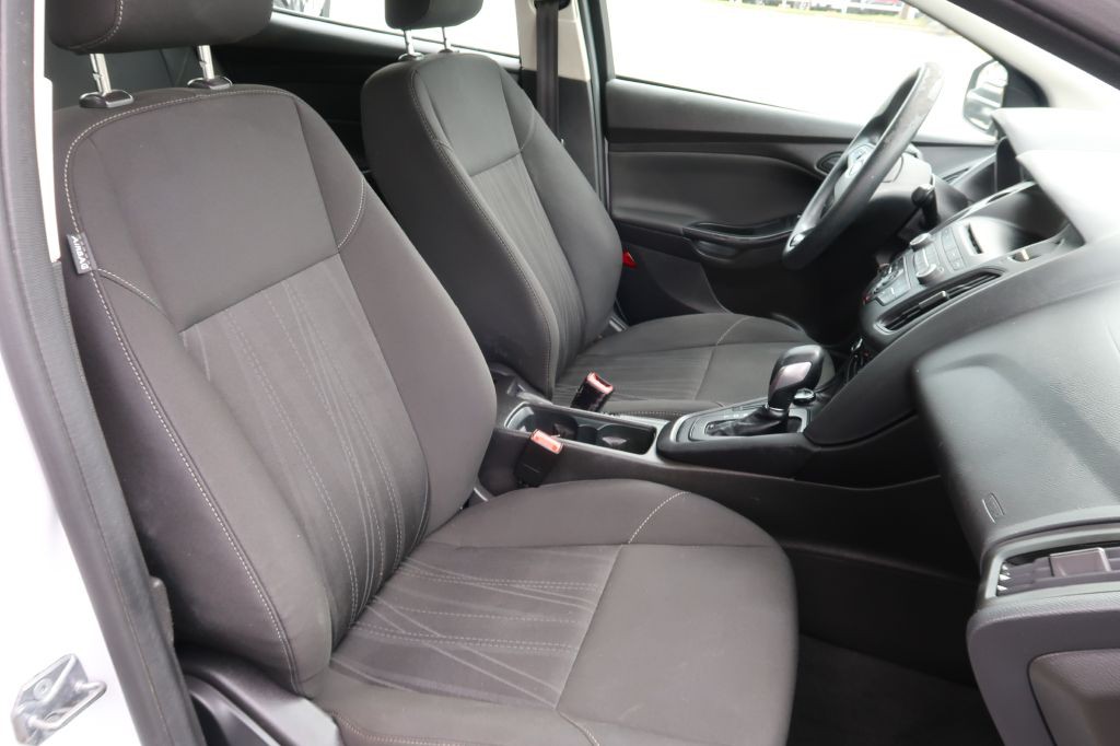 2016 Ford Focus Image 9