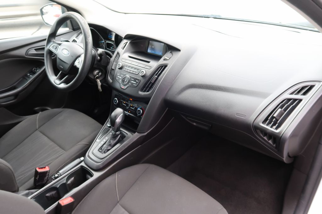 2016 Ford Focus Image 10
