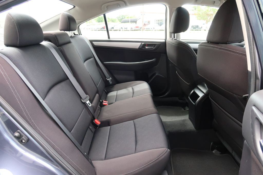 2017 Subaru Legacy Image 8