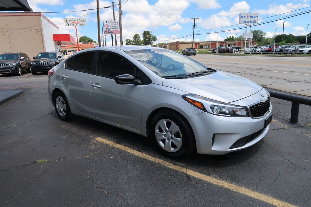 2017 Kia Forte Image 2