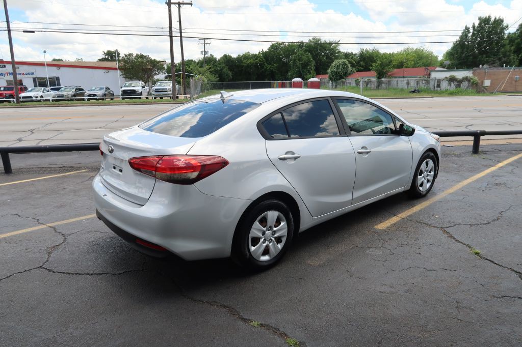 2017 Kia Forte Image 3