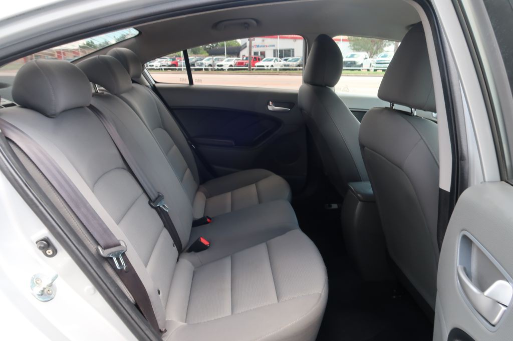 2017 Kia Forte Image 8