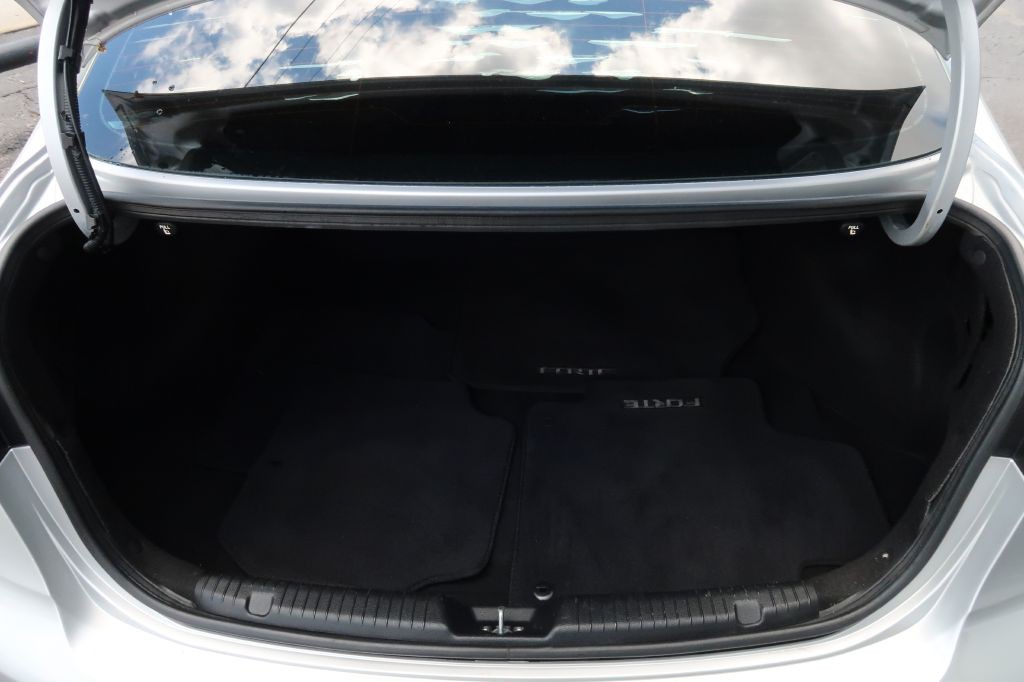 2017 Kia Forte Image 11
