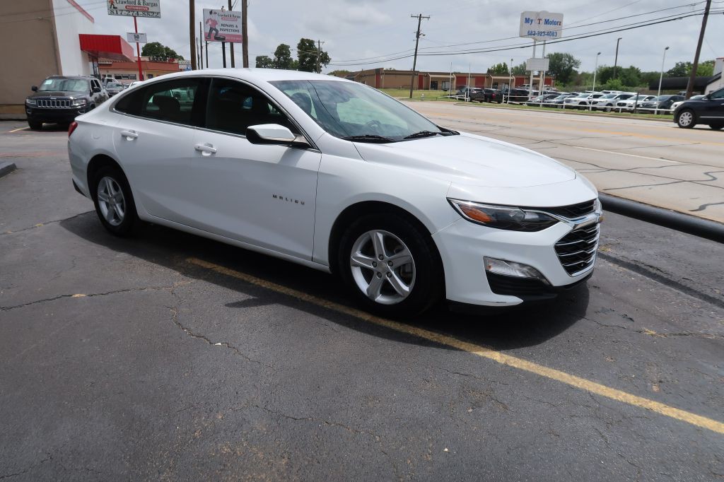 2023 Chevrolet Malibu Image 2