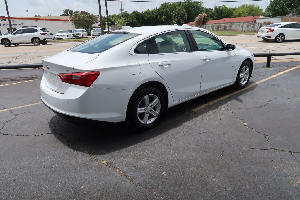 2023 Chevrolet Malibu Image 3