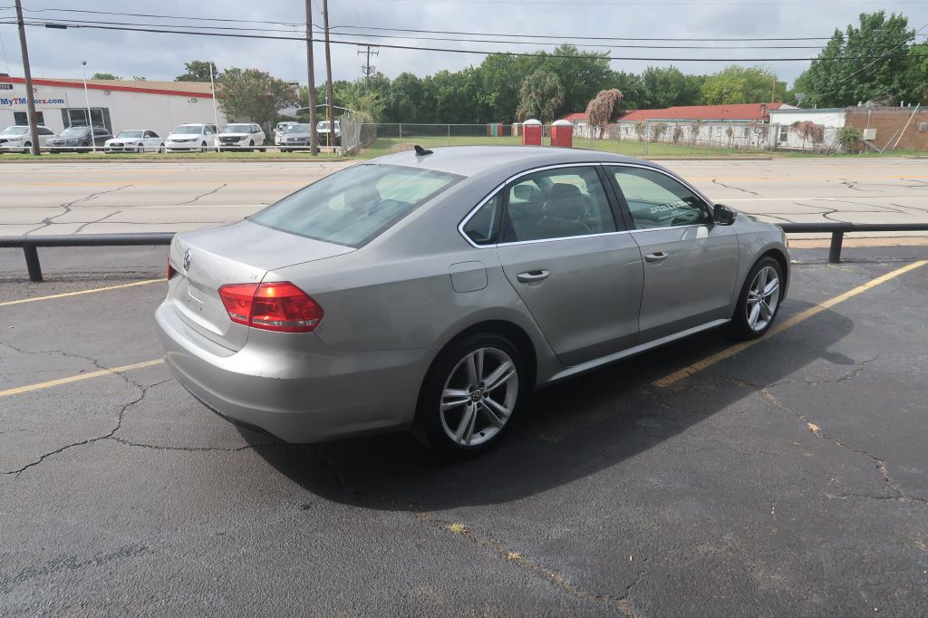 2014 Volkswagen Passat Image 3