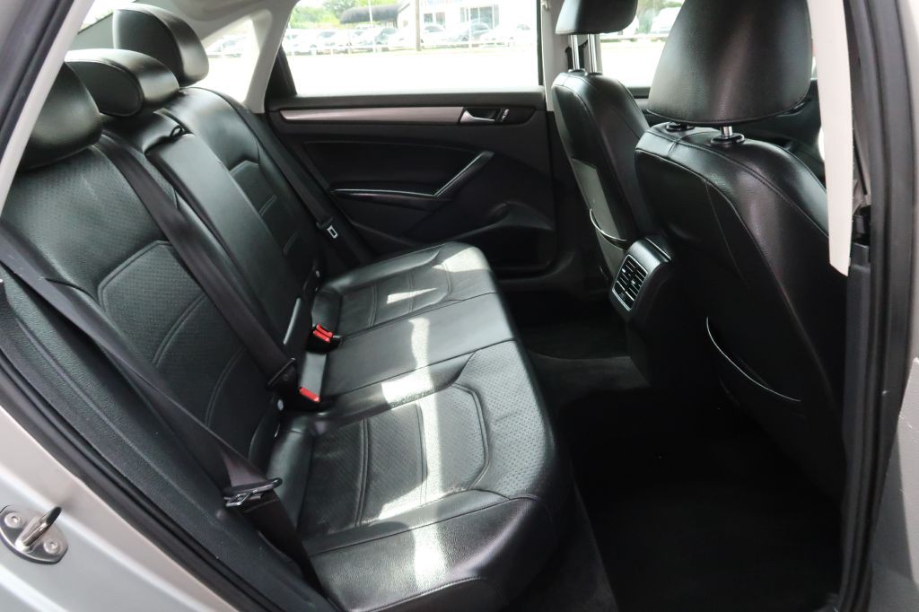 2014 Volkswagen Passat Image 8
