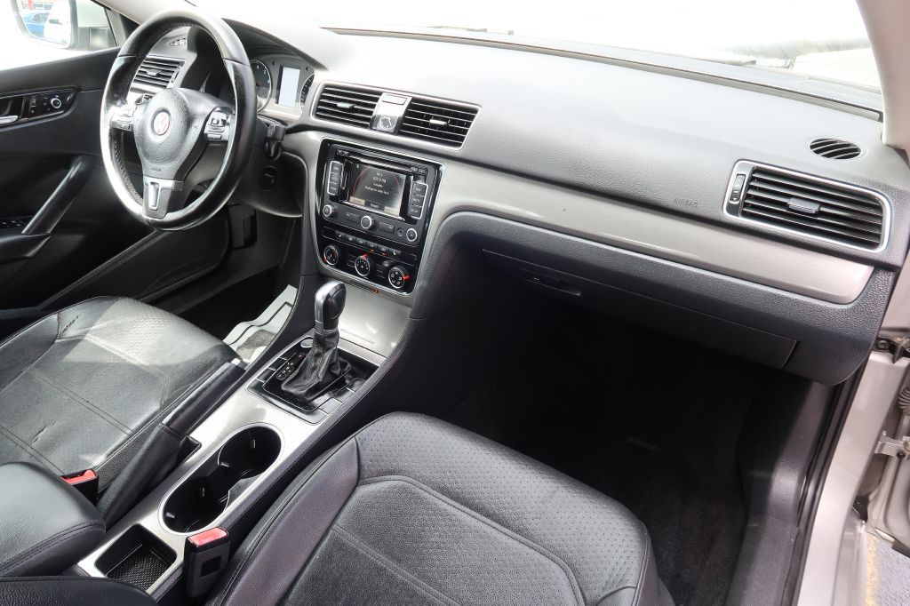2014 Volkswagen Passat Image 10