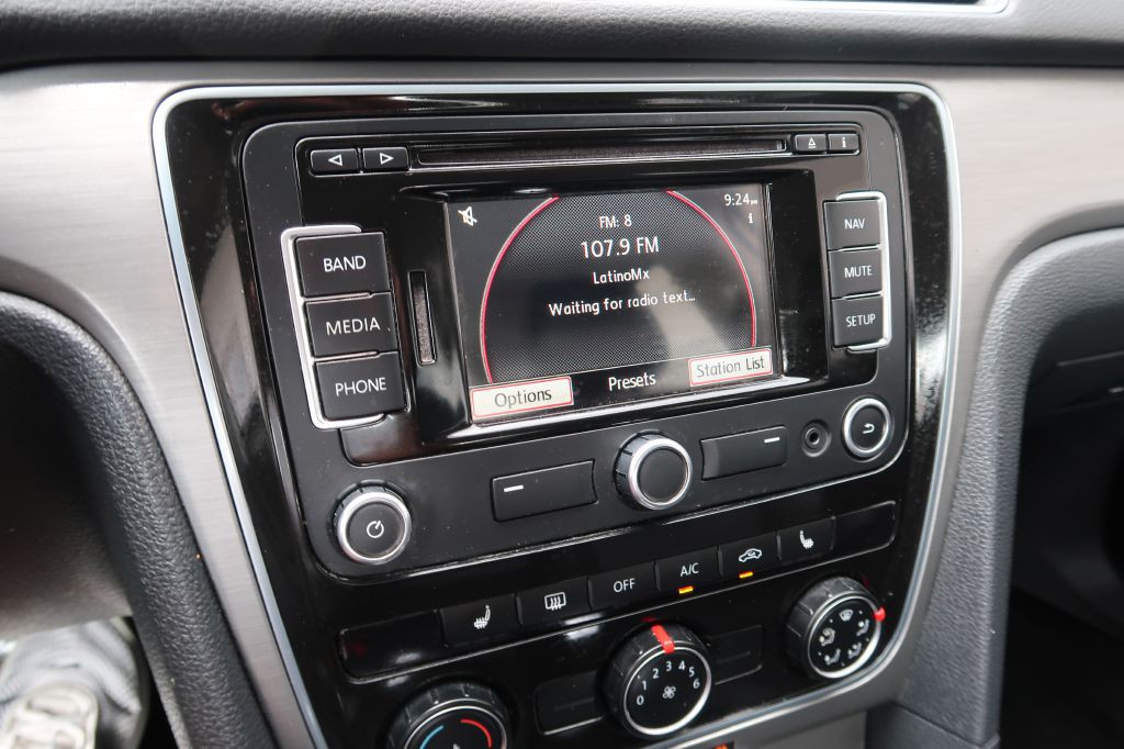 2014 Volkswagen Passat Image 13