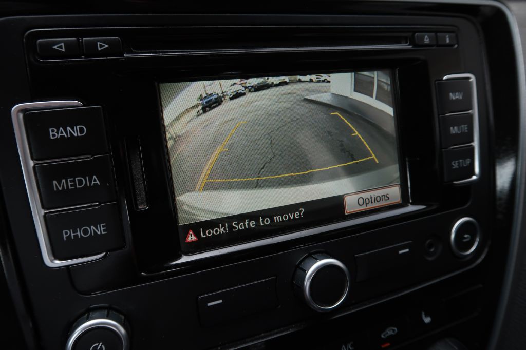 2014 Volkswagen Passat Image 14