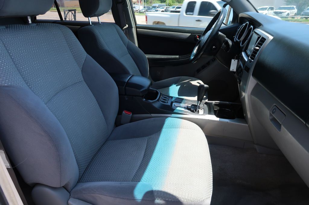 2004 Toyota 4Runner Image 10