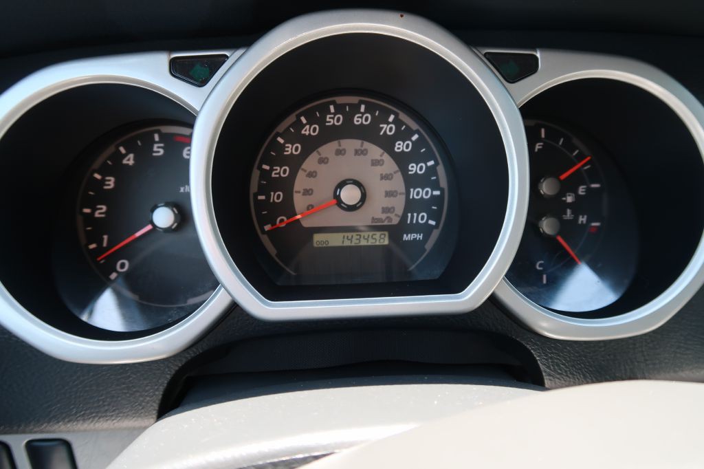 2004 Toyota 4Runner Image 16