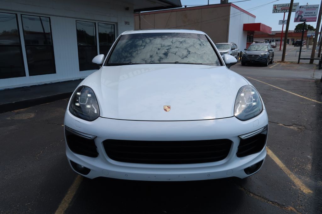 2017 Porsche Cayenne Image 2