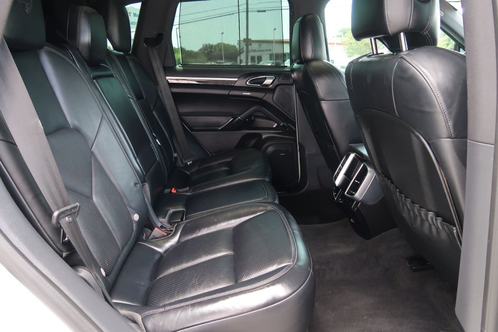 2017 Porsche Cayenne Image 10
