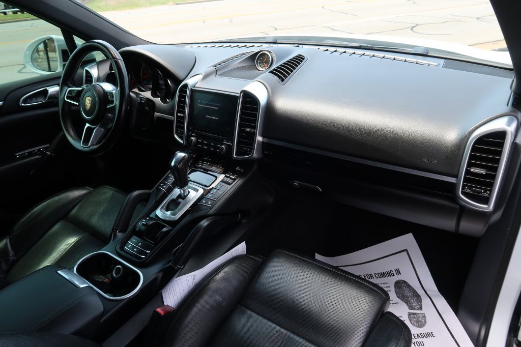 2017 Porsche Cayenne Image 12