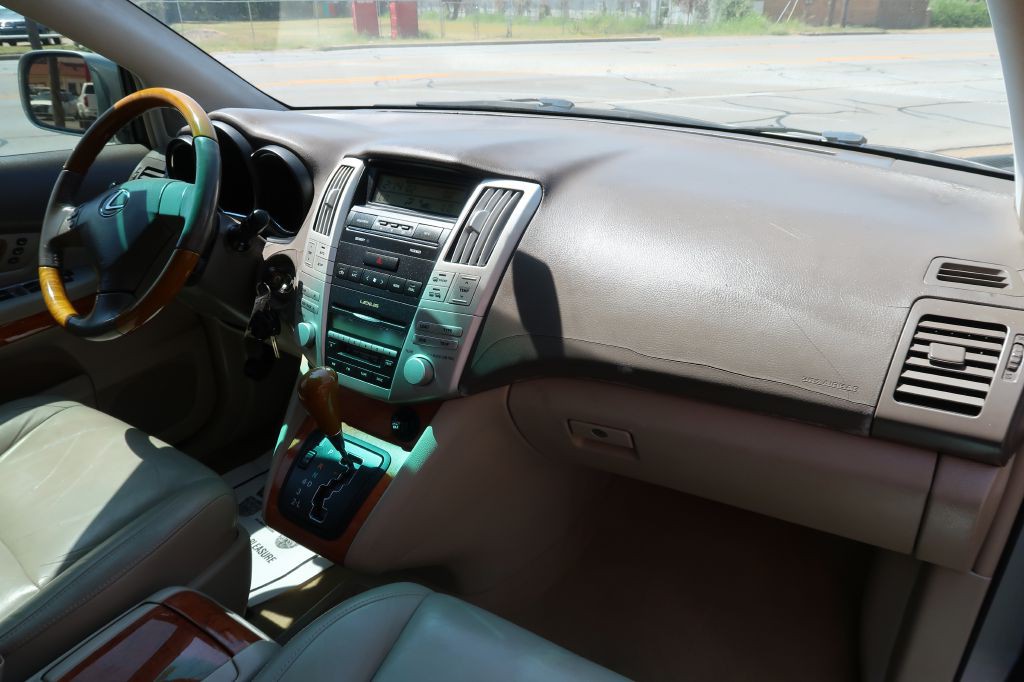 2004 Lexus RX Image 10