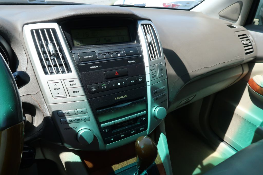2004 Lexus RX Image 12