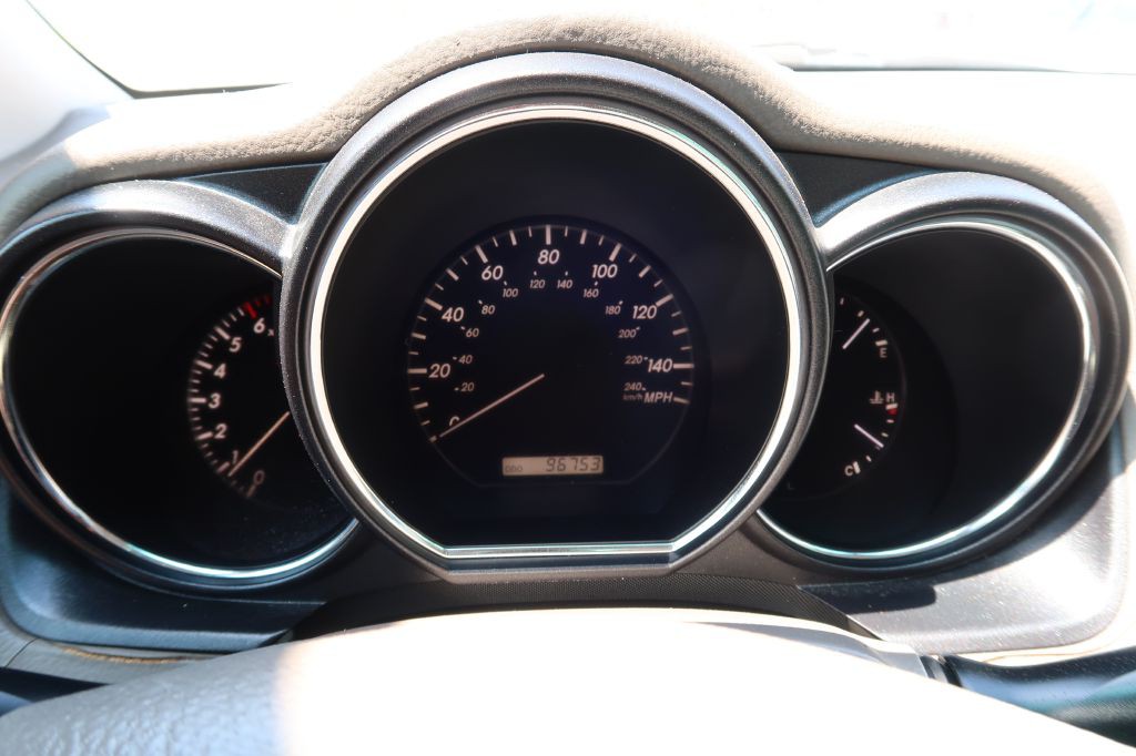2004 Lexus RX Image 13