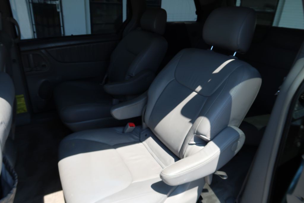 2005 Toyota Sienna Image 7