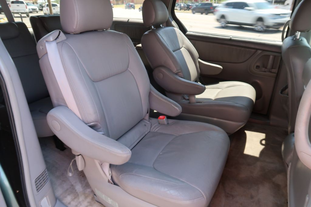 2005 Toyota Sienna Image 8